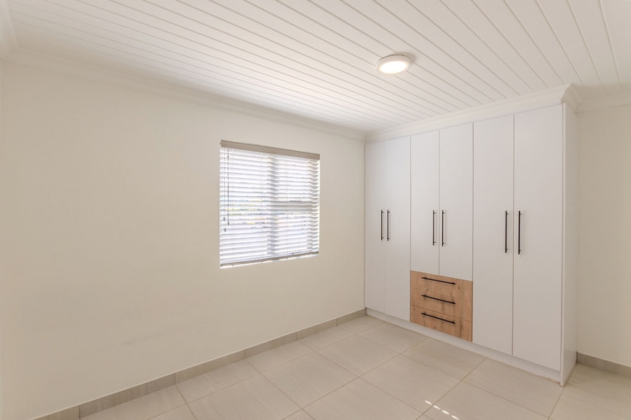 To Let 2 Bedroom Property for Rent in Welgedaan Estate Western Cape